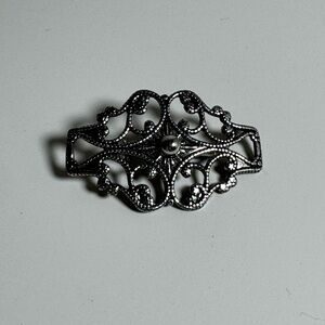 Vintage Victorian Elegant Silver Brooch‎